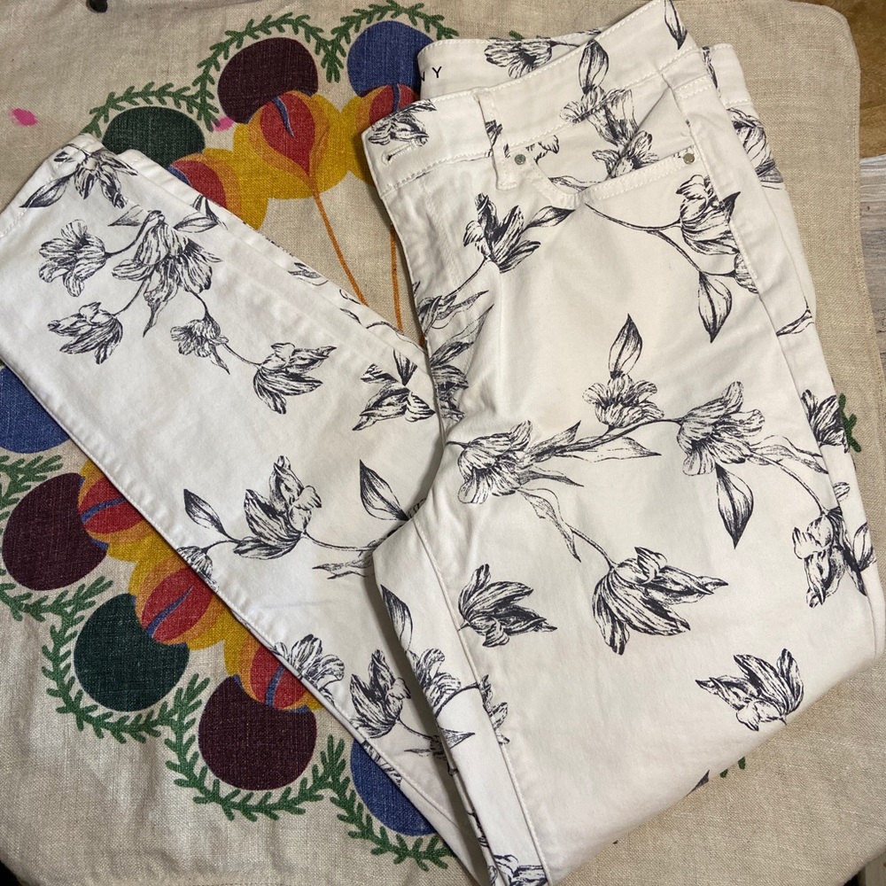 White House Black Market-WHBM skinny jeans size 8